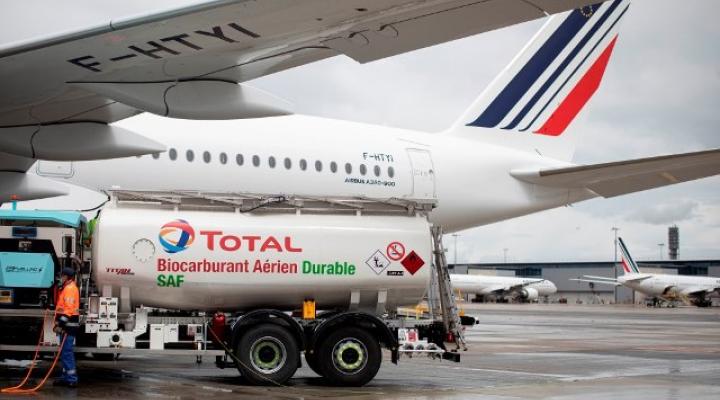 Tankowanie SAF samolotu linii Air France (fot. Grupa Air France-KLM)