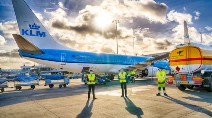 Tankowanie paliwa do samolotu KLM (fot. KLM)