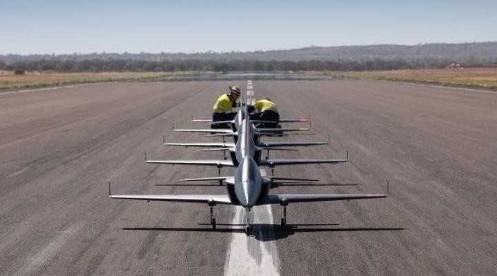 Testy w locie z pięcioma odrzutowcami na poligonie w Australii (fot. Boeing)