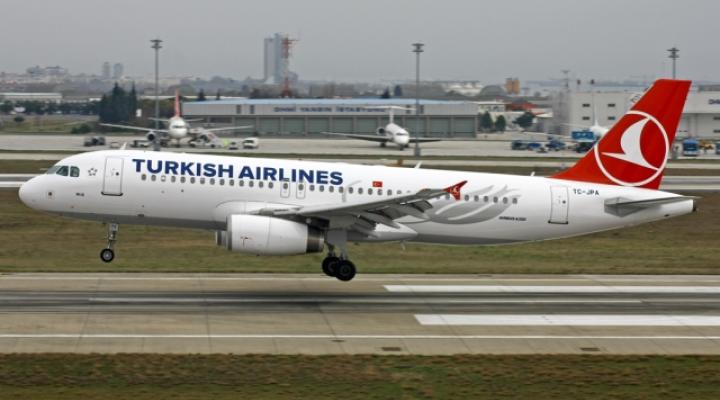 A320 Turkish Airlines na lotnisku Ataturk w Stambule (fot. Mehmetcan Ozdogan)