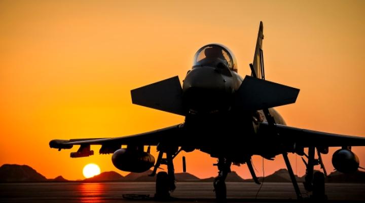 Eurofighter Typhoon o zachodzie słońca (fot. BAE Systems)
