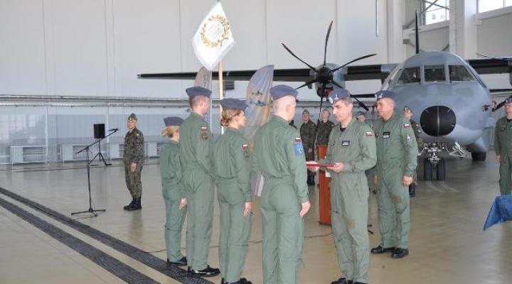 Tytuł honorowy „Przodujący Pododdział Sił Powietrznych” dla Grupy Działań Lotniczych 8.BLTr (fot. st. sierż. Anna Tataruch)
