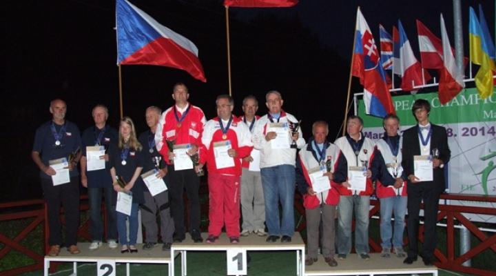 Na zdjęciu: najlepsze drużyny senirów: Polska – 1 m, Czechy – 2 m, Słowacja – 3 m