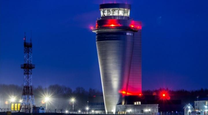 Wieża kontroli lotniska Katowice-Pyrzowice (fot. K.Krzemiński/FOTO.COM)