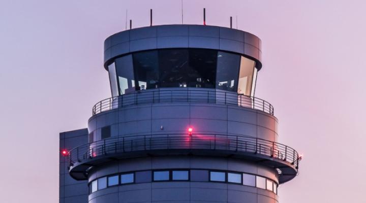 Wieża kontroli lotniska w Katowicach - górna część (fot. zrpl.pl)