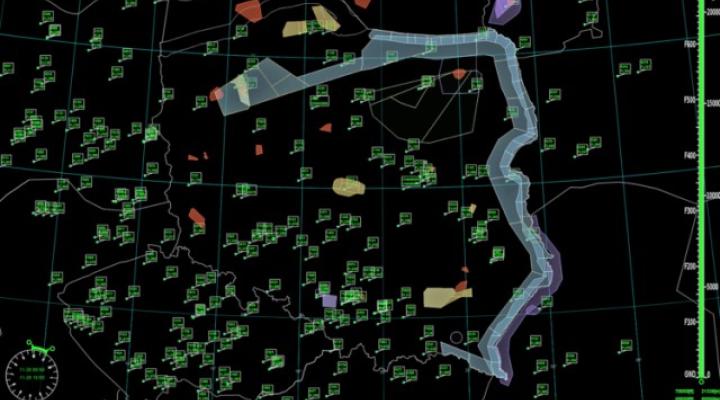 Wizualizacja danych radarowych - system zarządzania przestrzenią powietrzną CAT 3.0 (fot. PAŻP)