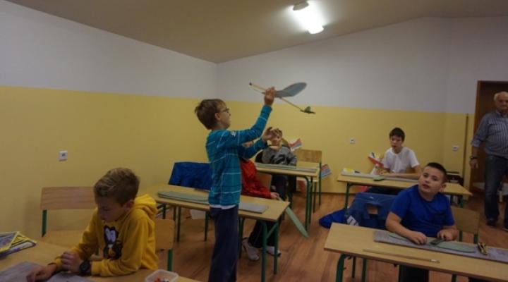 Zajęcia w modelarni lotniczej w Gdowie (fot. ck.gdow.pl)