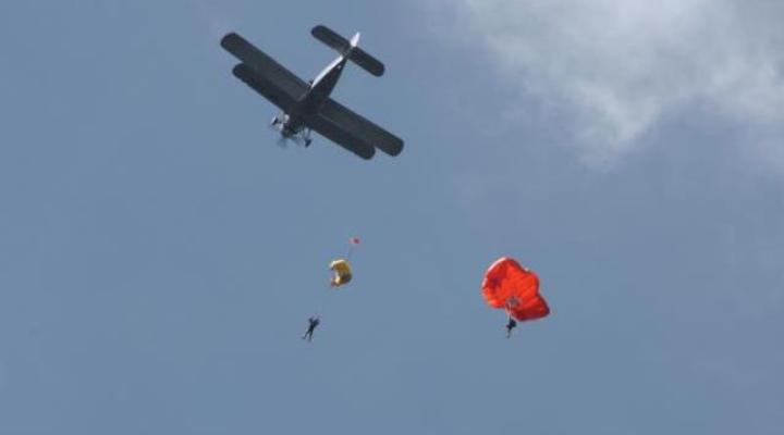 Zakończenie Sezonu Spadochronowego 2014 (fot. Sekcja Spadochronowa Aeroklubu Kieleckiego)