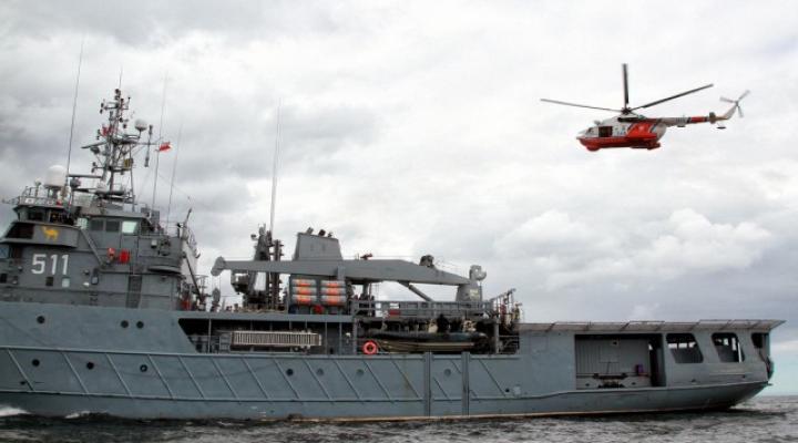 Załoga śmigłowca ratowniczego Mi-14PŁ/R na certyfikacji Czernickiego (fot. kmdr ppor. Czesław Cichy)