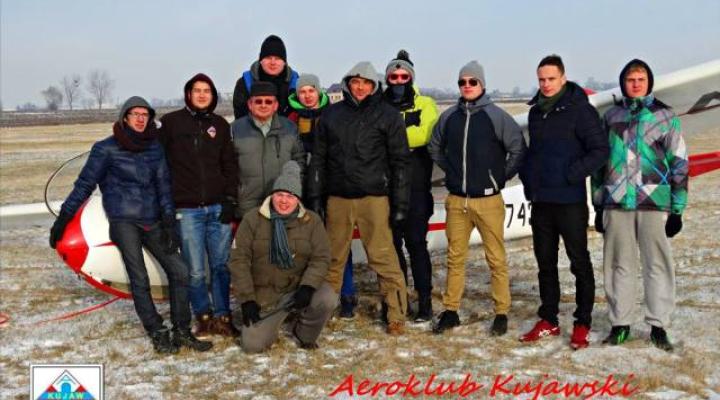 Zawodnicy zawodów na celność lądowania 2017 w Aeroklubie Kujawskim (fot. Robert Komisarczyk)