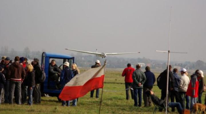 Zawody w celności lądowania w Częstochowie (fot. aeroklub-czestochowa.org.pl)