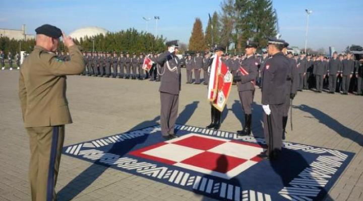 Zmiana dowódcy 4 Skrzydła Lotnictwa Szkolnego (fot. dgrsz.mon.gov.pl)