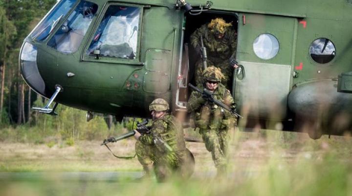 Desant żołnierzy z Kanady na „Anakondzie” (fot. st. chor. sztab. Adam Roik/ Combat Camera DORSZ, Bogusław Politowski)
