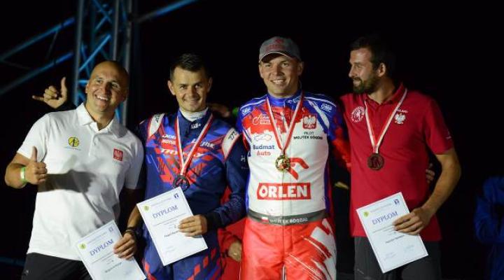 Zwycięzcy VI Otwartych Motoparalotniowych Slalomowych Mistrzostw Polski w klasie PL1 (fot. aeroklub-polski.pl)