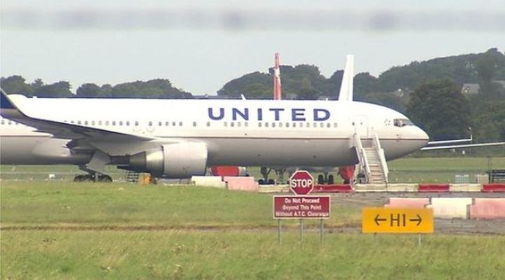 B763 United Airlines po awaryjnym lądowaniu w Shannon