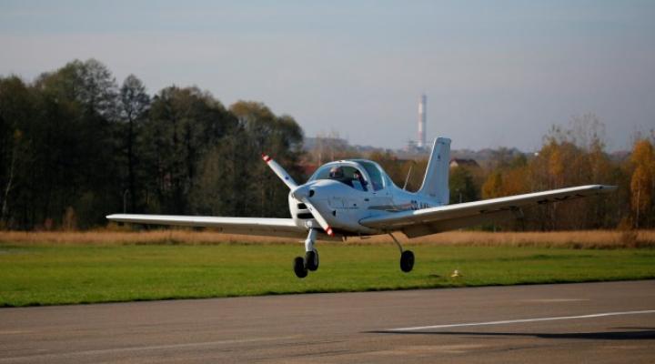 Samolotowe zawody na celność lądowania w Kielcach (fot. aeroklub.kielce.pl)