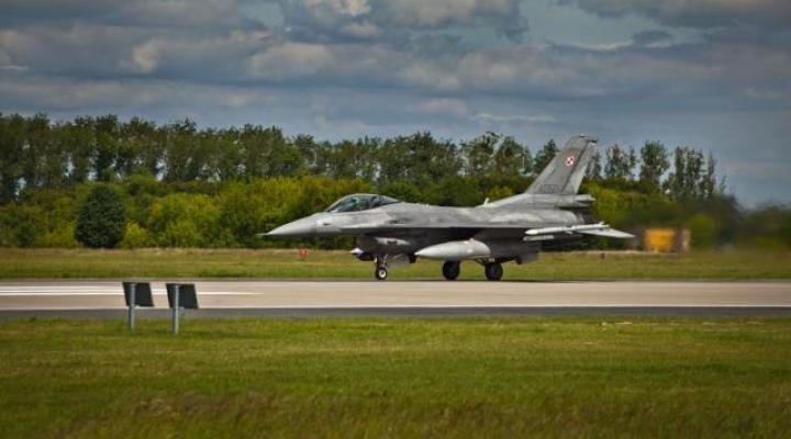 F-16 na lotnisku w Krzesinach (fot. kpt. Krzysztof Nanuś)