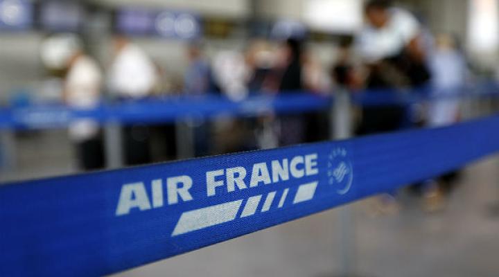 Francja: strajkujący piloci Air France wyszli na ulice (fot. AFP / Valery Hache)