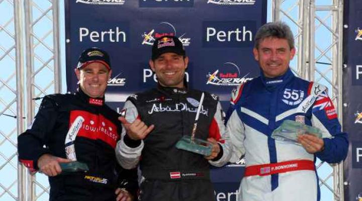 Arch wygrywa w Perth/ fot. www.redbullairrace.com