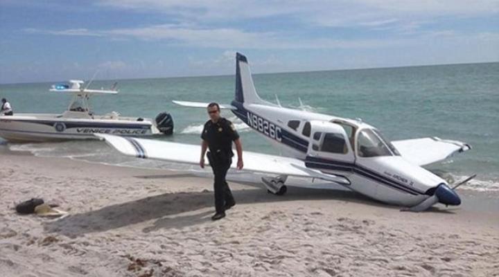 Awaryjne lądowanie Pipera na plaży na Florydzie
