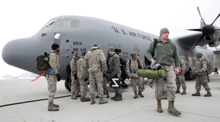 Amerykanie przybyli do Polski trzema Herculesami C-130J