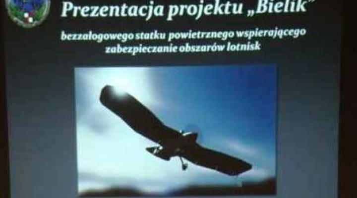 Prezentacja nowatorskiego projektu samolotu bezzałogowego „Bielik”/ fot. WSOSP