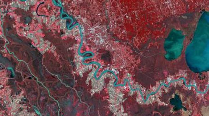 Rzeka Mississippi – obraz wykonany przez satelitę konstelacji DMC Alsat-1B, fot. Airbus