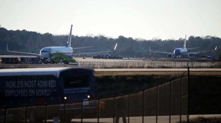 Samoloty Delta i Southwest po lądowaniu w Atlancie