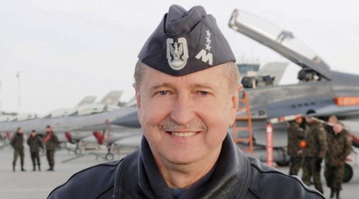 Generał broni pilot Lech Majewski 