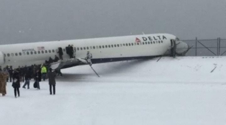 MD-88 należący do Delta Air wypadł z pasa na lotnisku La Guardia
