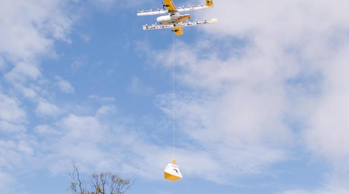 Dron realizujący dostawę do klienta, fot. Aerotime
