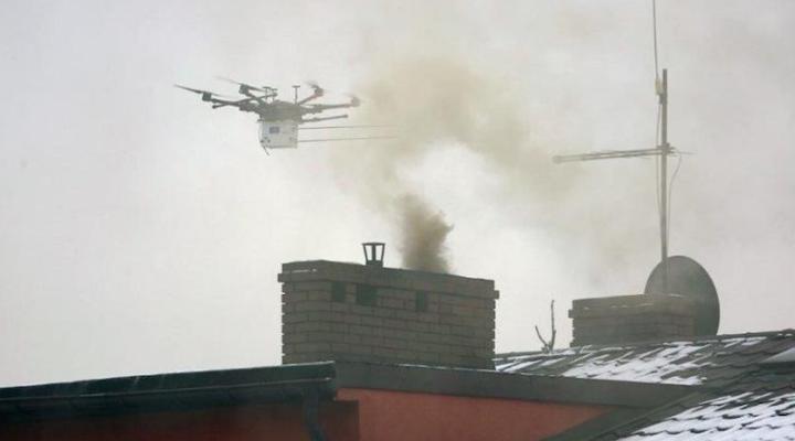 Dron monitorujący zanieczyszczenia, fot. PFR