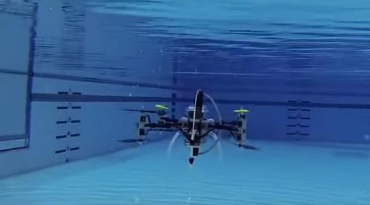 Ten dron może latać i pływać pod wodą (fot. gospodarkamorska.pl)