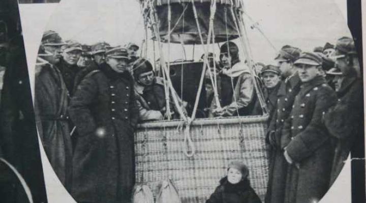 Balon Polonia w Jabłonnej, 28 lutego 1933 roku, tuż przed startem do historycznego lotu w stratosferę. 