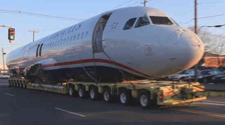 Transport A320 do muzeum w Charlotte 