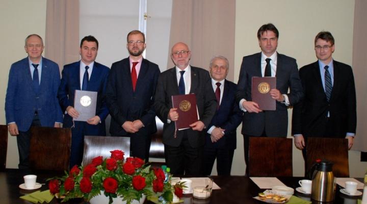 Podpisanie umowy w obszarze technik kosmicznych i satelitarnych (fot. I. Koptoń-Ryniec/Biuletyn PW)