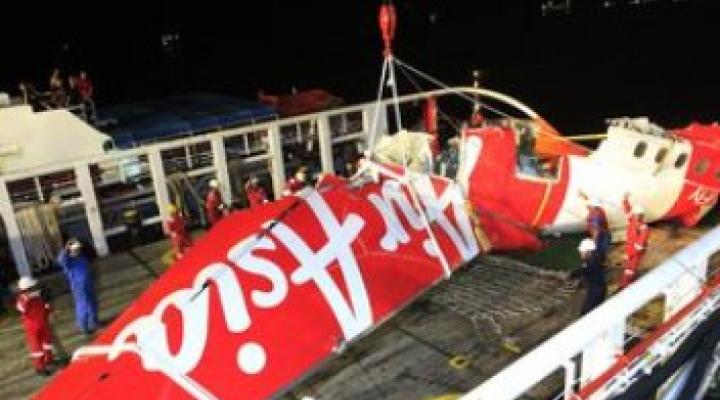 Indonezja: zlokalizowano najpewniej fragment kadłuba samolotu linii AirAsia (fot. PAP/EPA)