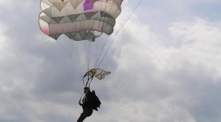 Szkolenie spadochronowe dofinansowane przez MON w Aeroklubie Mieleckim (fot. aeroklub.mielec.pl)