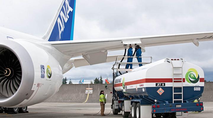 Boeing i Embraer pracują nad biopaliwem (fot. articles.sae.org)