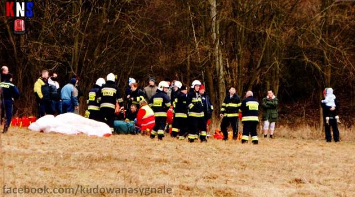 Wypadek paralotniarza w Kudowie-Zdroju (fot. facebook.com/kudowanasygnale)