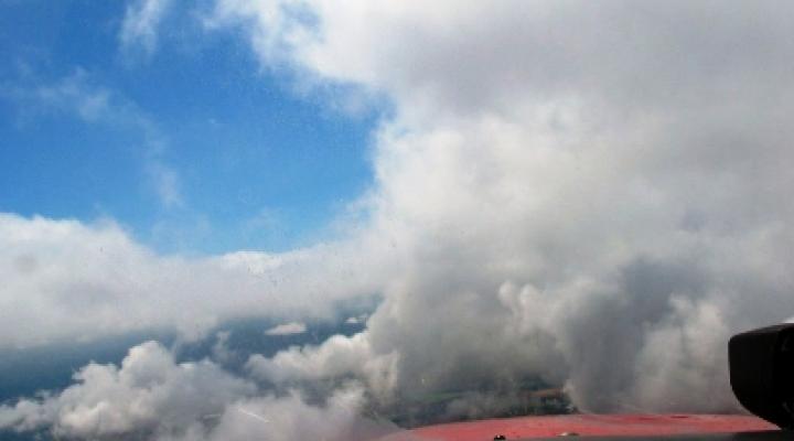 Widok chmur z kokpitu (fot. nwas.org)