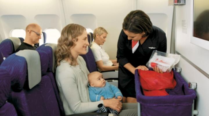 Podróż samolotem z dzieckiem (fot. travelagentcentral.com)