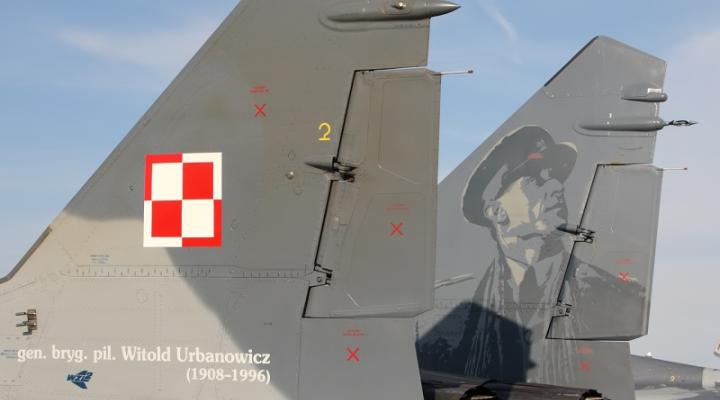 Samolotu MiG-29 z sylwetką gen. bryg. pil. Witolda Urbanowicza/ fot. Maciej Wolański (jetzone.pl)