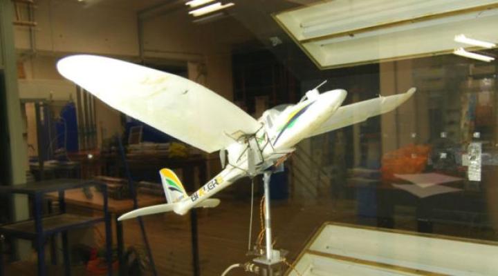Składane skrzydło drona od BMT Defence Services  (fot. popularmechanics.com)