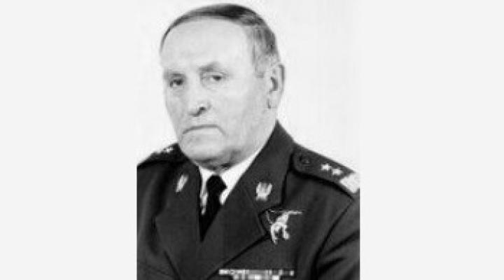 Gen. dyw. pil. Henryk Pietrzak (fot. 28 Słupski Pułk Lotnictwa Myśliwskiego/Facebook)
