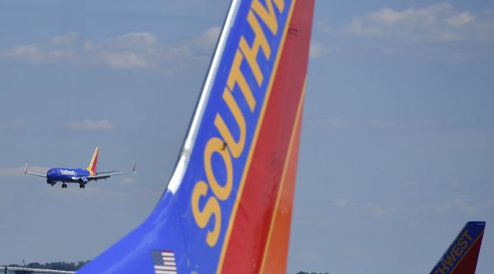 Flota samolotów należąca do linii Southwest Airlines, fot. AOL.com