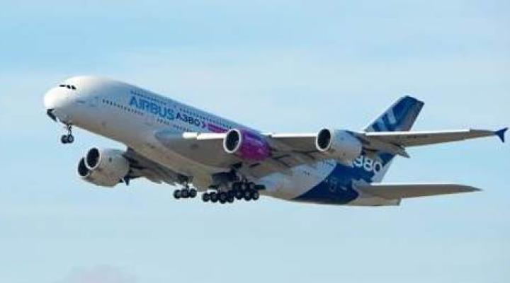 Silnik Trent XWB-97 samolotu Airbus A350-1000 rozpoczyna serię prób na pokładzie „latającego stanowiska testowego” A380