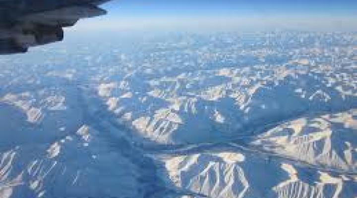 Samolot pasażerski w locie ponad Syberią
