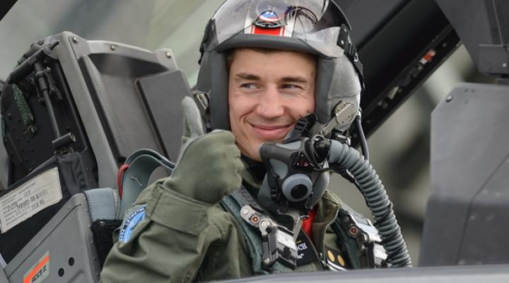 Kamil Stoch w F16, fot. PAP Jakub Kaczmarczyk