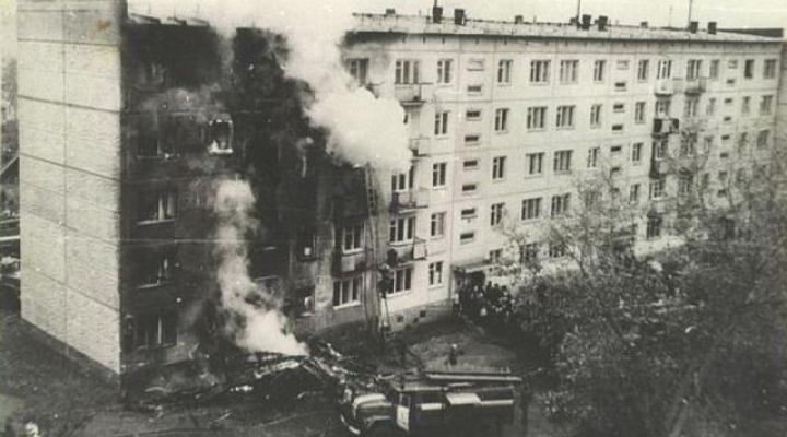 Samolot An-2 uderzył w blok mieszkalny w Nowosybirsku, 1976 r. (histografy.pl)